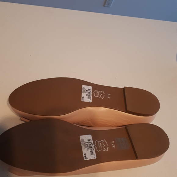 Shoes - Picture 2 of 4